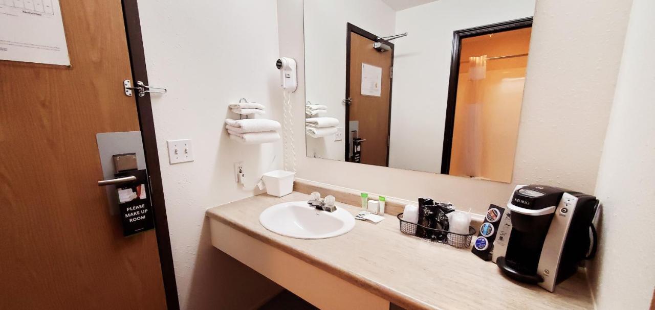 Westlake Inn Стратмор Экстерьер фото